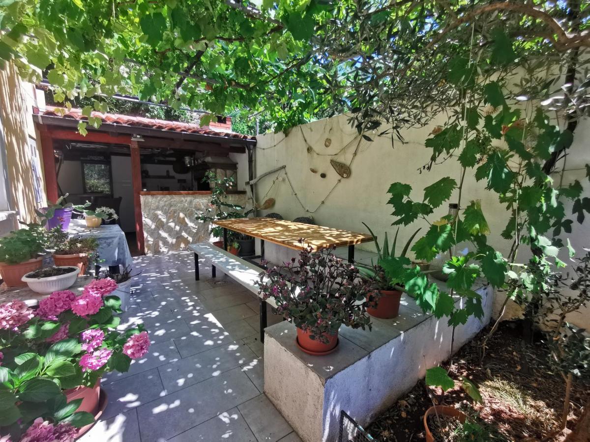 Apartman Nekic เซรส ภายนอก รูปภาพ